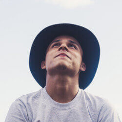 Testimonio John Doe, Graphic Designer